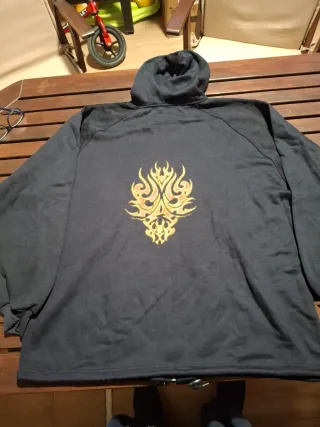 Sudadera Negra con Diseño Tribal