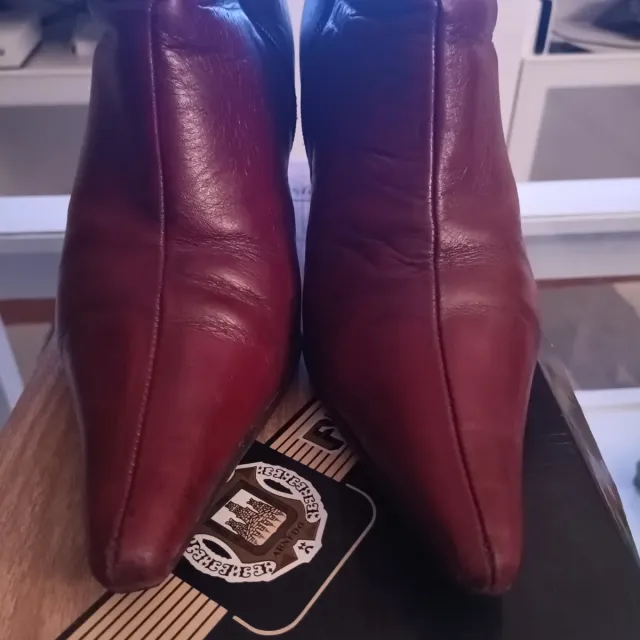 Botines de piel rojos