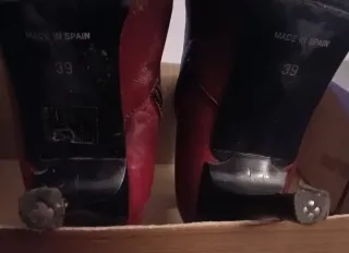 Botines de piel rojos