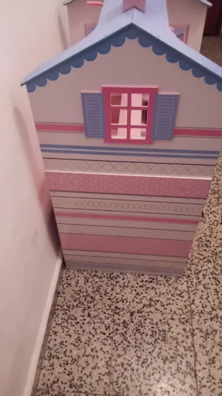 Casa de juguete de madera