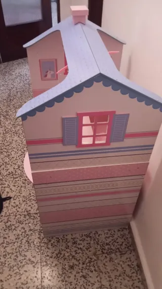 Casa de juguete de madera