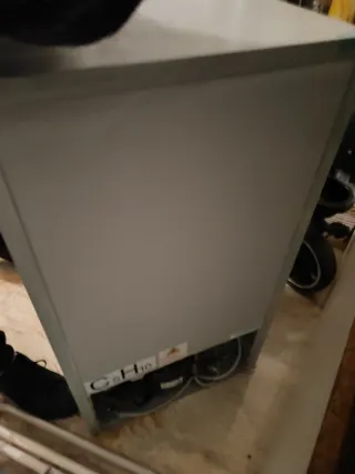 Frigorífico bajo encimera marca UniversalBlue