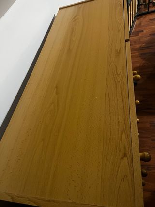 Cómoda de madera con armario