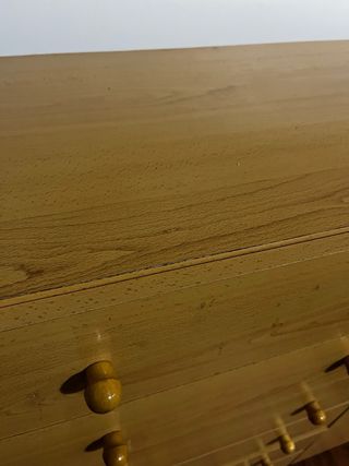 Cómoda de madera con armario