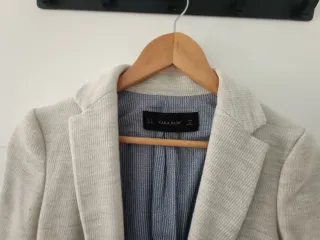Blazer Zara crudo con detalles azul