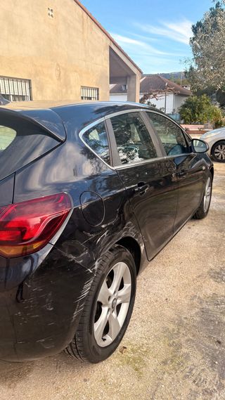 Opel Astra 2011