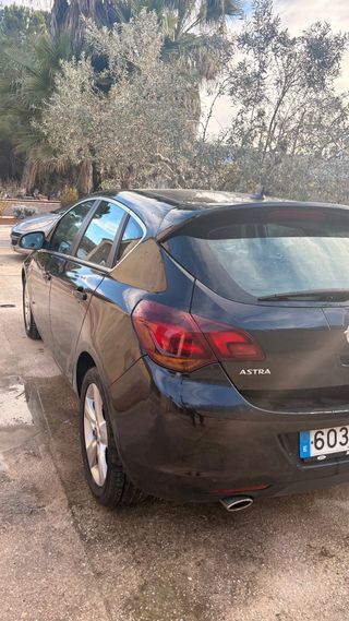 Opel Astra 2011