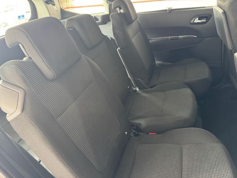 Peugeot 5008 1.6 HDI Premium 2010, foto 6