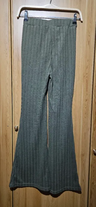 Pantalón campana verde militar acanalado