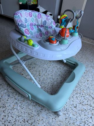 Andador bebé con juguetes