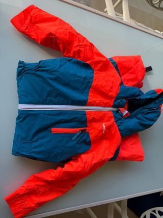 Mono de nieve infantil naranja y azul