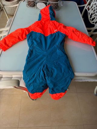 Mono de nieve infantil naranja y azul