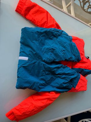 Mono de nieve infantil naranja y azul