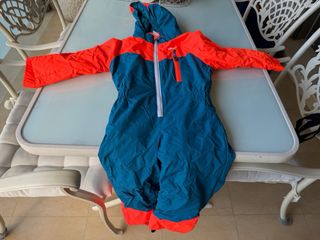 Mono de nieve infantil naranja y azul