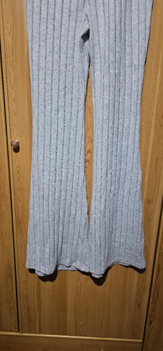 Pantalón campana gris