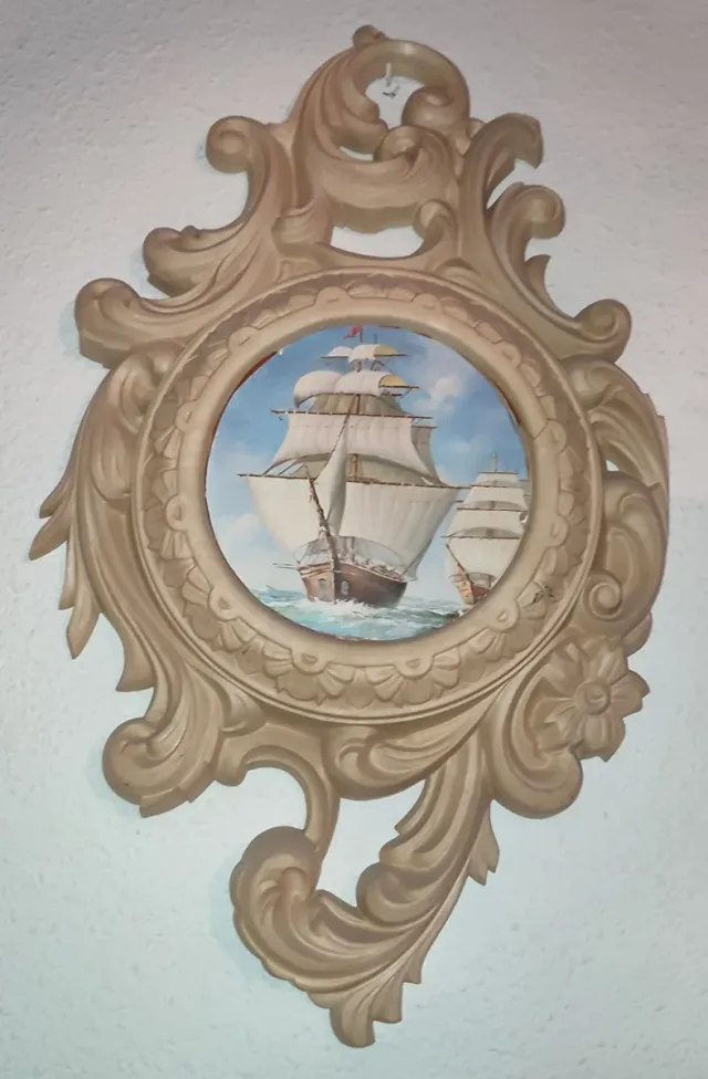 Cuadro náutico vintage con marco barroco
