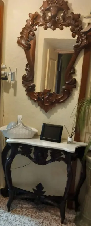 Entradita de pasillo madera y mármol