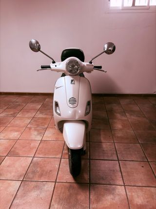 Piaggio Vespa LX 125 Blanca