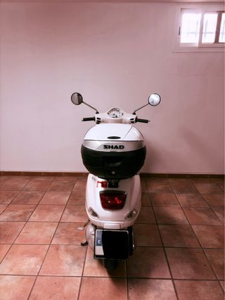 Piaggio Vespa LX 125 Blanca