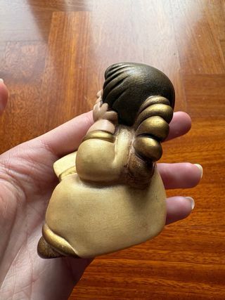 THUN Angelo Seduto Con Libro Beige Altezza 11 cm