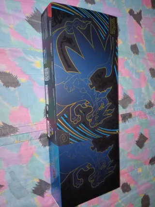 Pokémon Caja Ultra Premium Charizard Completa