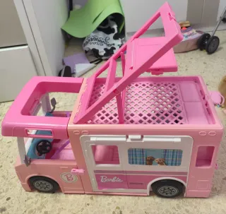 Caravana Barbie con accesorios
