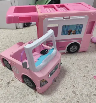 Caravana Barbie con accesorios