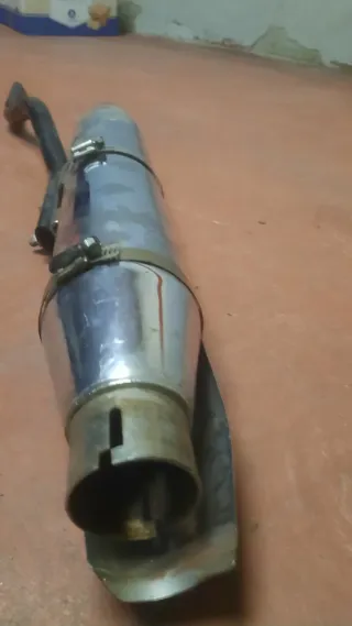 Escape de moto cromado