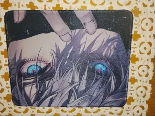 Alfombrilla anime ojos azules