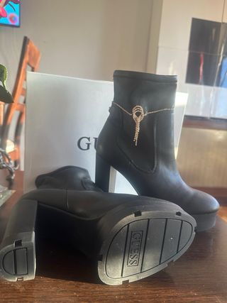 Botines Guess Negros con Pedrería