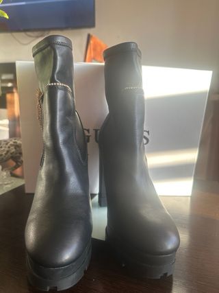 Botines Guess Negros con Pedrería