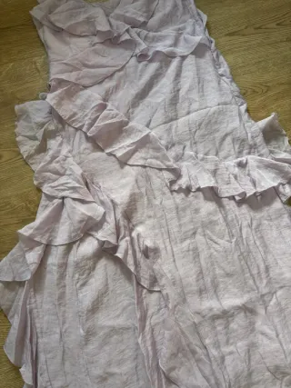 Vestido asimétrico volantes