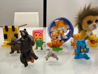 Lote de mini figuras y juguetes