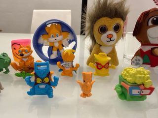 Lote de mini figuras y juguetes