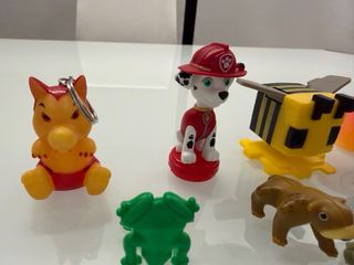 Lote de mini figuras y juguetes
