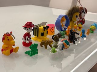 Lote de mini figuras y juguetes