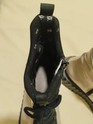 Botines charol beige y negro