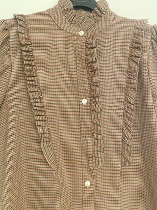 Camisa de cuadros marrón y roja