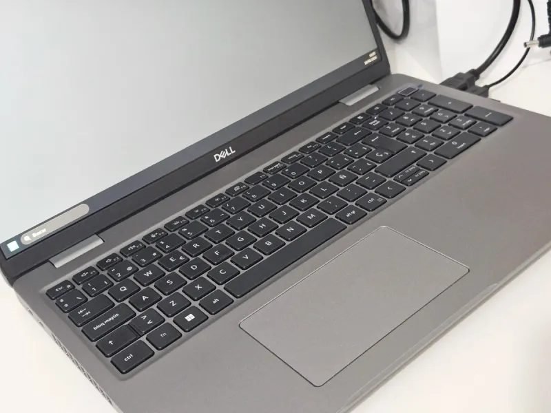 Portátil Dell Precision 3561