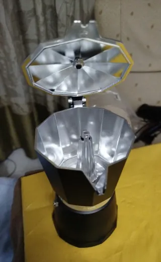 Cafetera Italiana 6 Tazas Negra y Plateada