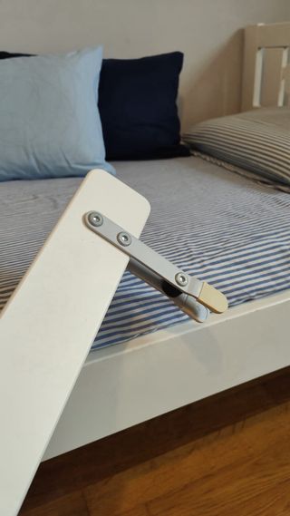 Cama infantil blanca con colchon y sets de cama