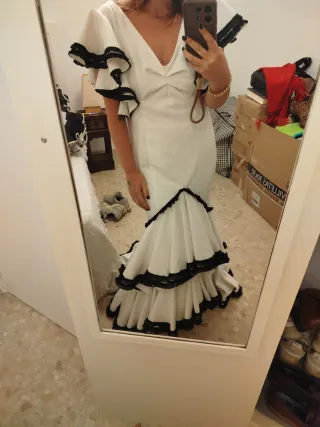 Traje de flamenca blanco y negro talla 44.