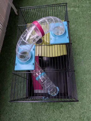 Jaula para hámster con tubos y plataforma