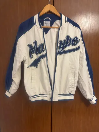 Sudadera Bershka blanca y azul