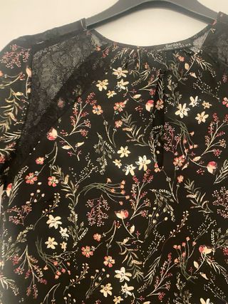 Blusa Bershka floral encaje XS