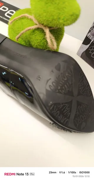 Zapatos de tacón RUPE beige y dorados