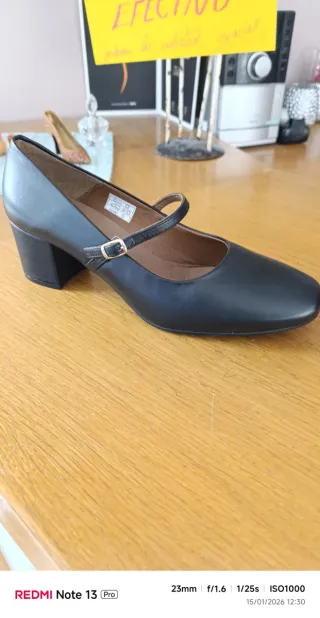 Zapatos de tacón RUPE beige y dorados