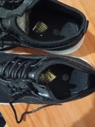 Tenis Mujer Negros y Blancos