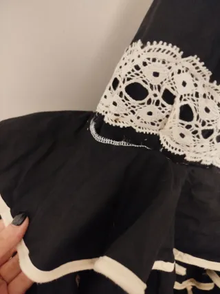 Traje de flamenca negro y beige