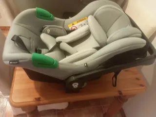 Maxi-Cosi Silla de Coche Gris Y capazo.